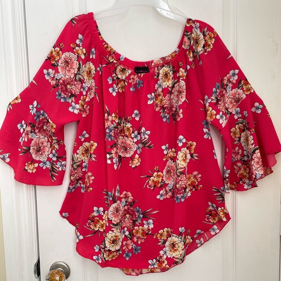 FIRST LOVE FLORAL TOP. HOT PINK FLOWY, BOHO, HAWAIIAN TOP. LIKE NEW! - Picture 2 of 12
